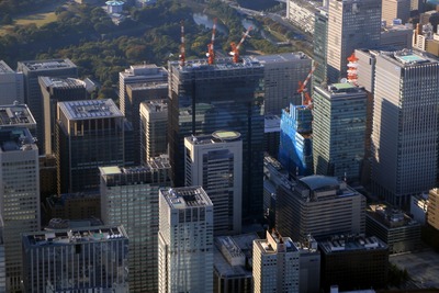 丸の内・大手町の超高層ビル群の空撮