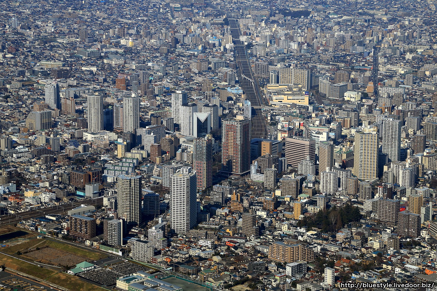 川口のタワーマンション群の空撮 15年1月25日撮影 超高層マンション 超高層ビル 川口のタワーマンション群の空撮 15年1月25日撮影 超高層マンション 超高層ビル