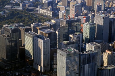 丸の内・大手町の超高層ビル群の空撮