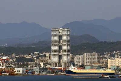 福岡タワーから見たアイランドタワースカイクラブ