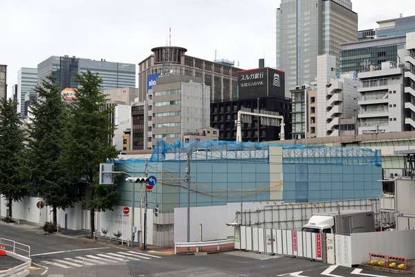 ���ܶ����������϶�����Գ��ϺƳ�ȯ���� B����