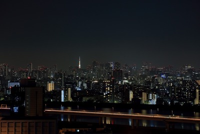 夏バージョンライトアップの東京タワー