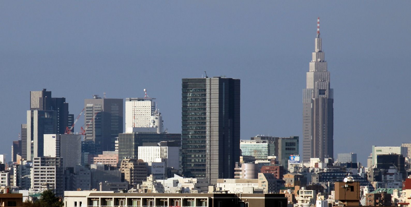 新宿の超高層ビル群の遠景 超高層マンション 超高層ビル