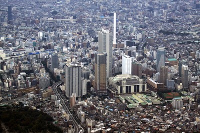 池袋の超高層ビル群の空撮