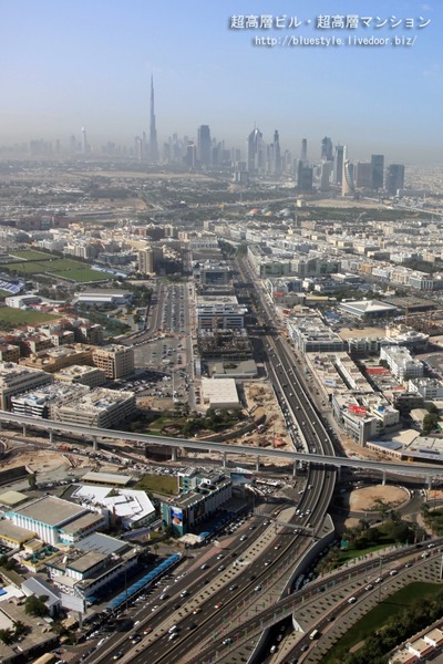 空撮 ドバイの超高層ビル群