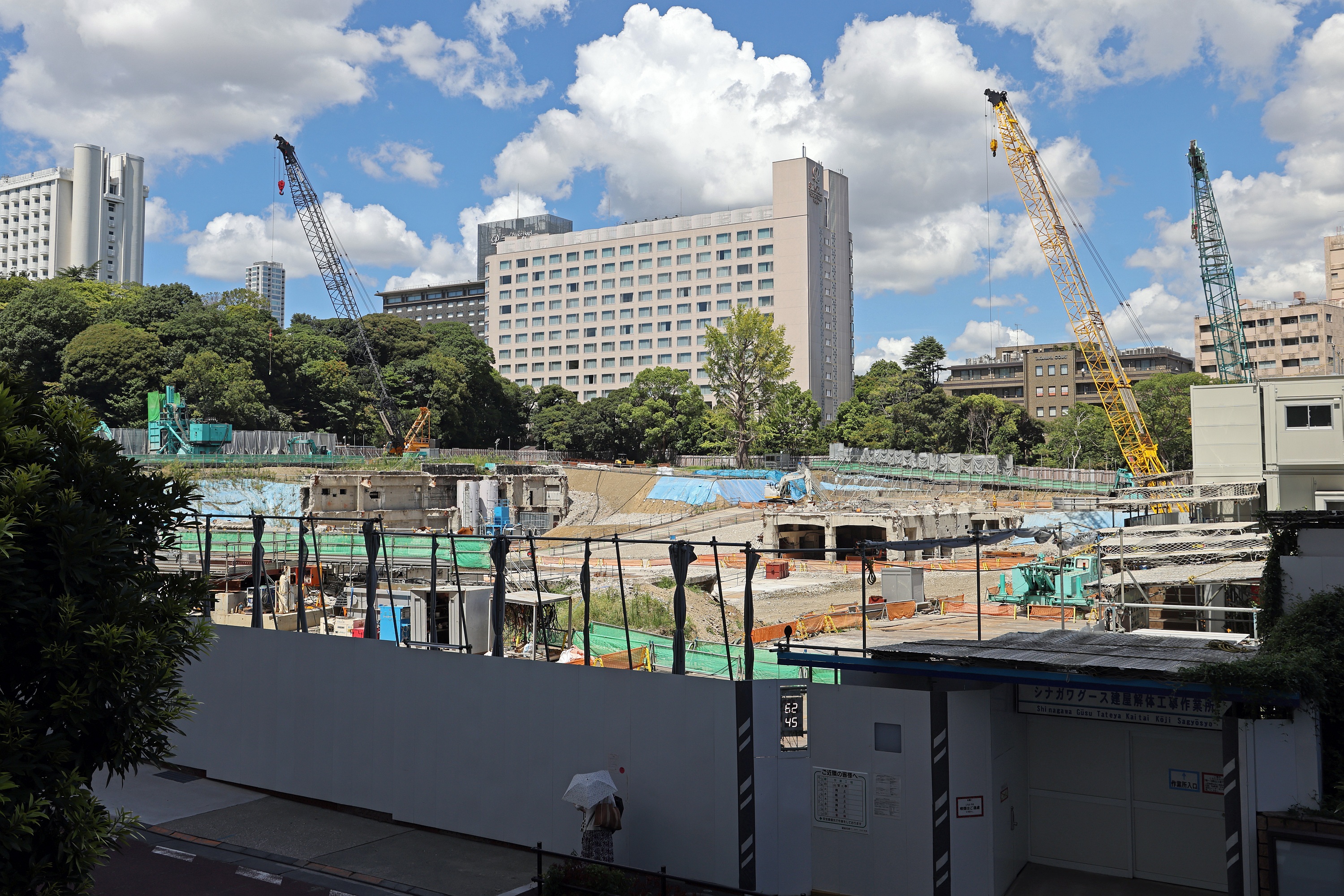 地上29階「SHINAGAWA GOOS(旧ホテルパシフィック東京)」の解体