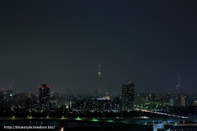 江戸川区のタワーマンションから見た東京都内の落雷
