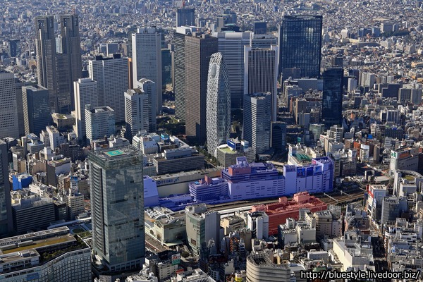 ルミネエスト新宿と小田急の高さ260mツインタワー