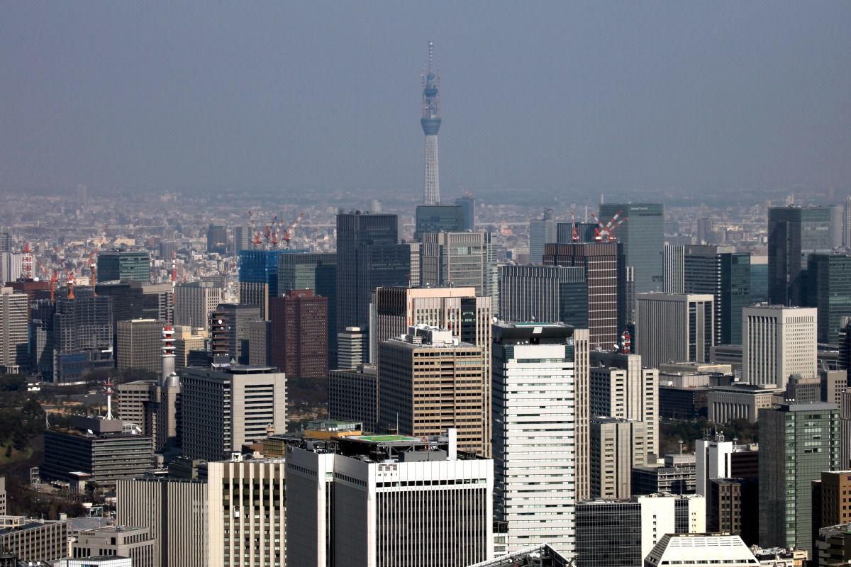 六本木ヒルズから東京超高層ビル群と東京スカイツリーを眺める 超高層マンション 超高層ビル