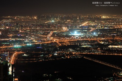 ブルジュ・ハリファの展望台からシャルジャ方面の夜景