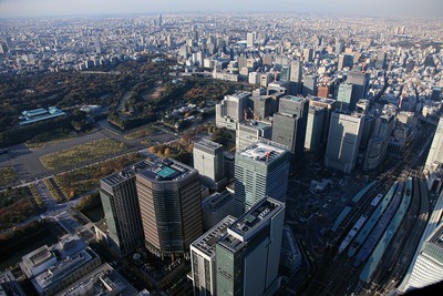 丸の内・大手町の超高層ビル群の空撮