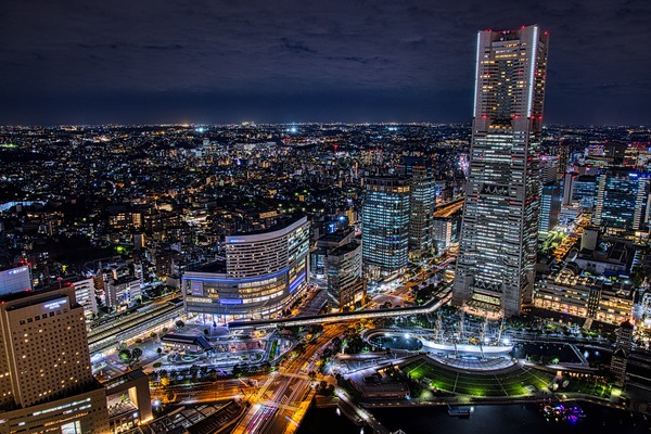 ザ・タワー横浜北仲の屋上から桜木町駅方面の夜景
