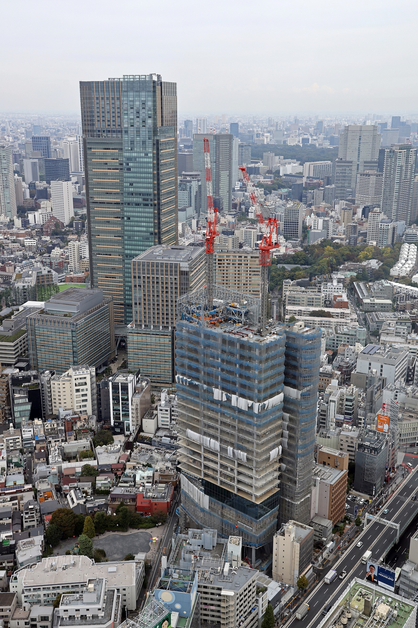 地上22階、高さ140.96m「住友不動産六本木セントラルタワー」の