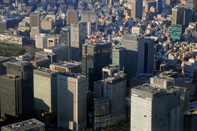 丸の内・大手町の超高層ビル群の空撮