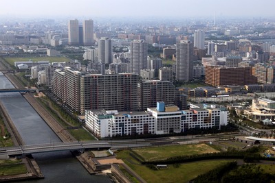新浦安のタワーマンション群の空撮