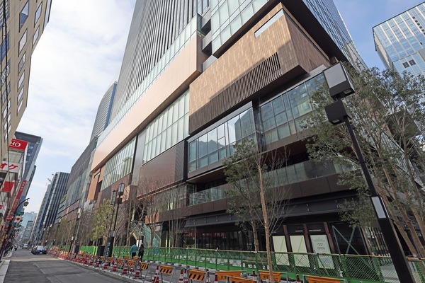 TOFROM YAESU TOWER（トフロム ヤエス タワー）