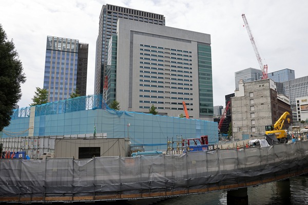 ���ܶ����������϶�����Գ��ϺƳ�ȯ���� B����