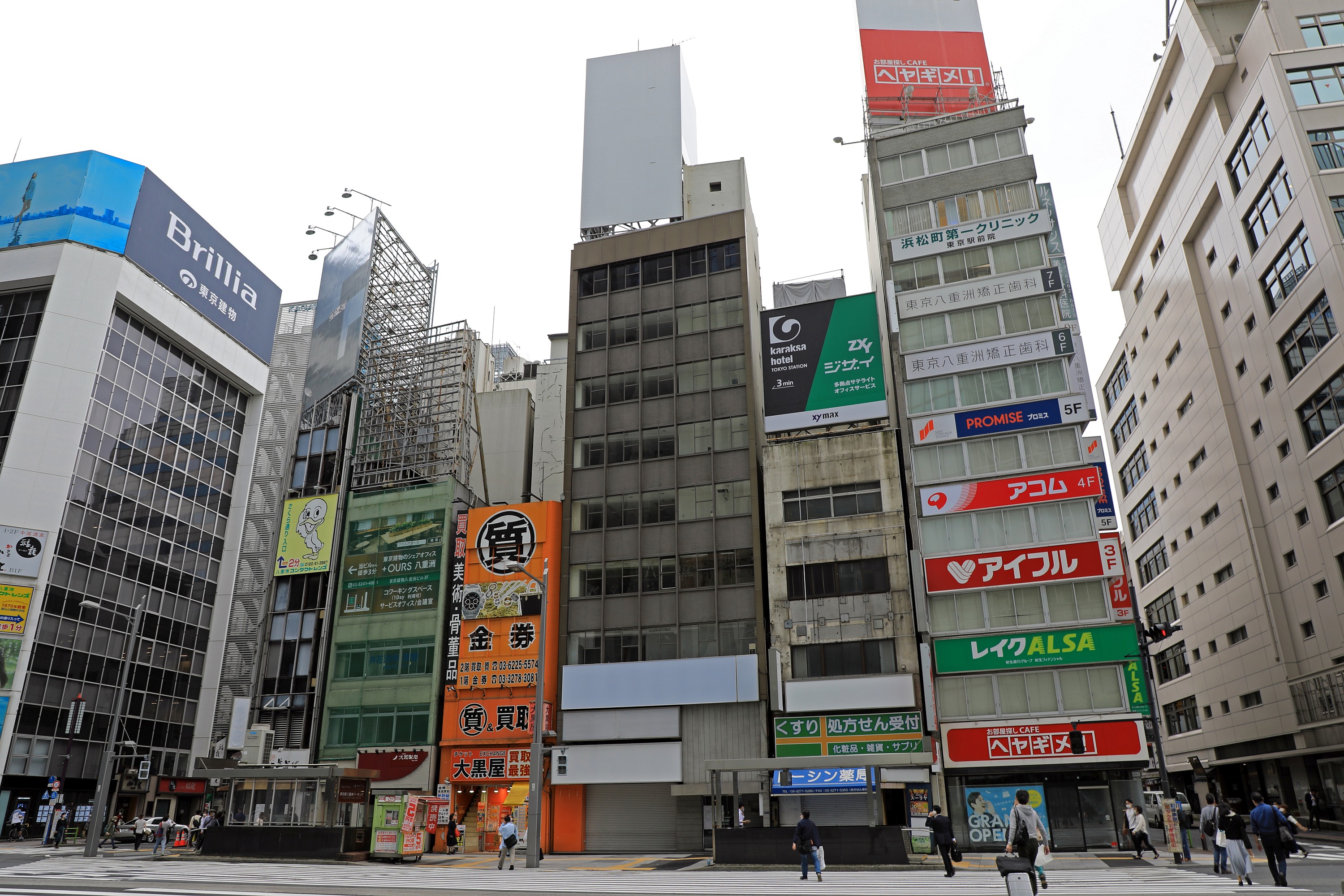 地上51階 高さ250m 東京駅前八重洲一丁目東b地区第一種市街地再開発事業 既存ビル解体工事のため道路が封鎖されました 10 11 超高層マンション 超高層ビル