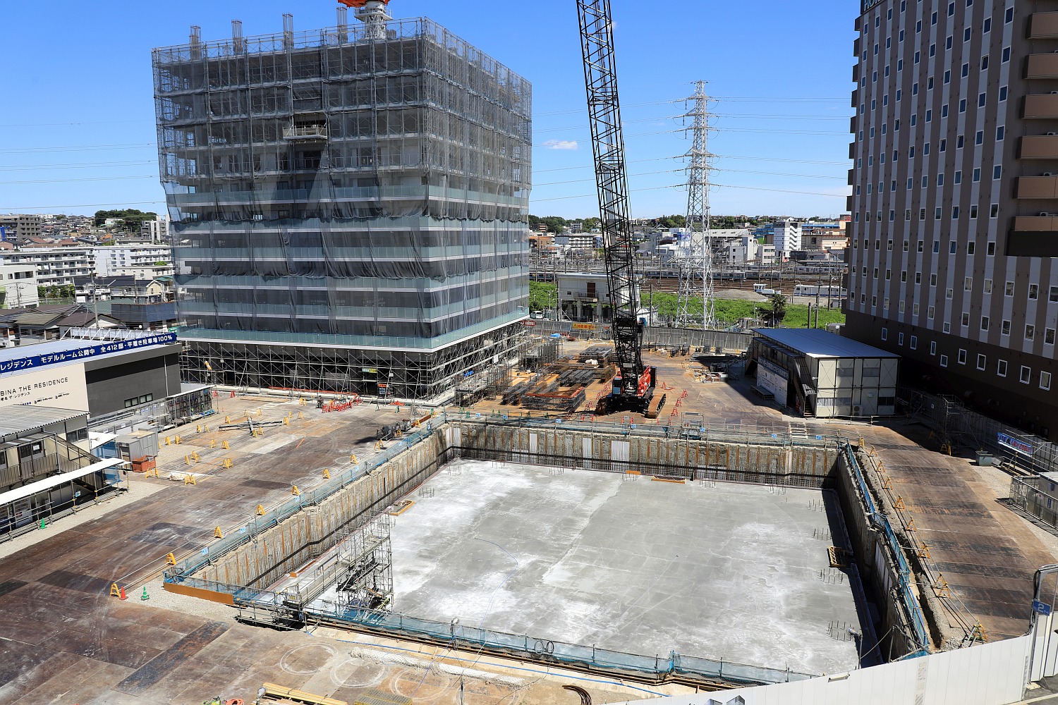 地上25階ツインタワマン「グレーシアタワーズ海老名」の建設状況