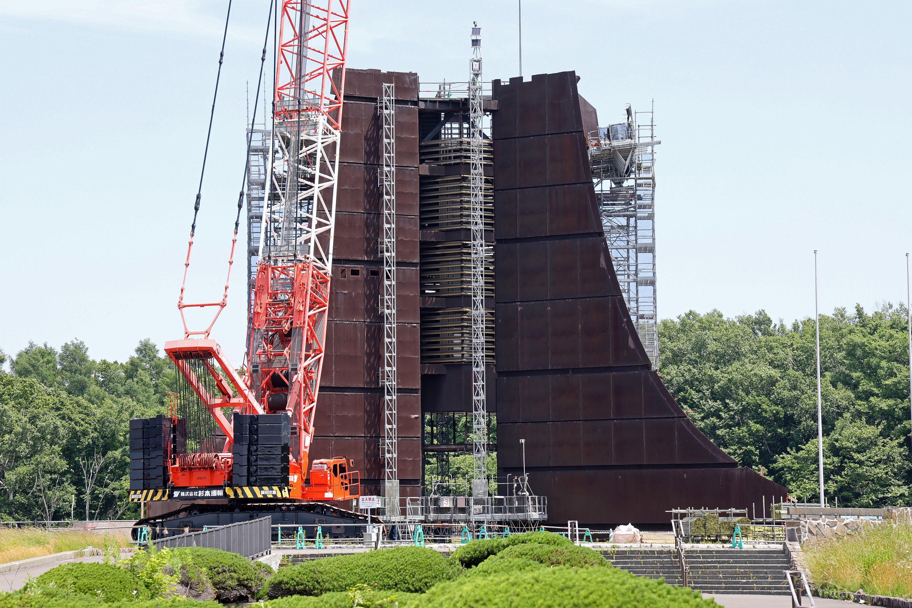 高さ100m「北海道百年記念塔」の解体状況（2023年6月27日） : 超高層
