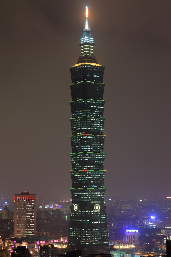 台北101の夜景 超高層マンション 超高層ビル