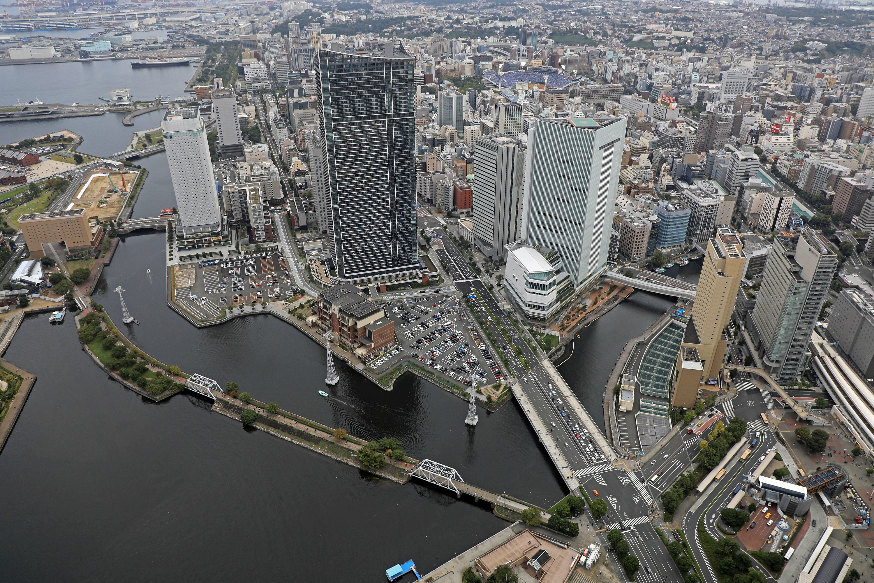 横浜みなとみらいの都市型ロープウェイ Yokohama Air Cabin の建設状況 10 4 超高層マンション 超高層ビル 横浜みなとみらいの都市型ロープウェイ Yokohama Air Cabin の建設状況 10 4 超高層マンション 超高層ビル