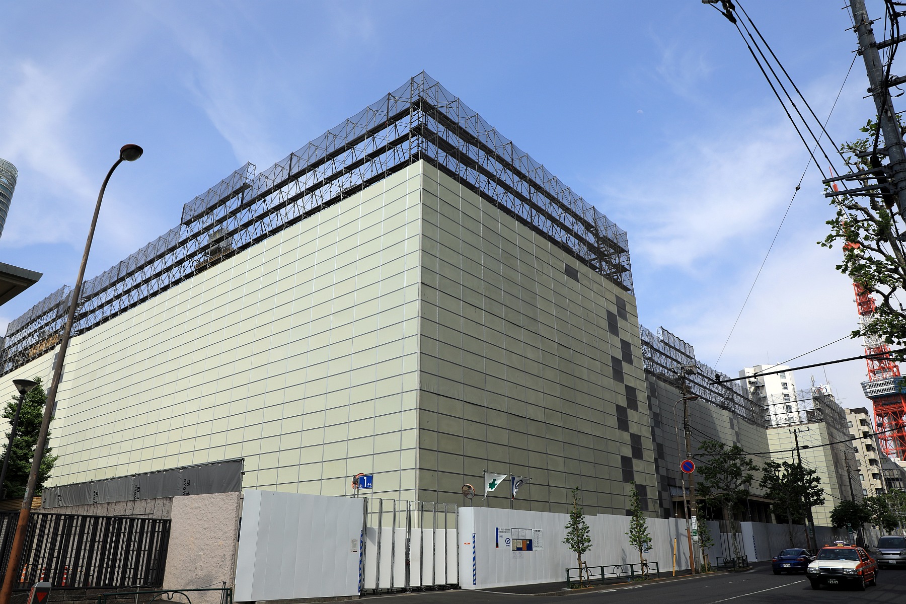 麻布郵便局解体中 高さ323m 263m 233m 虎ノ門 麻布台地区 の既存ビル解体状況 19 5 12 超高層マンション 超高層ビル