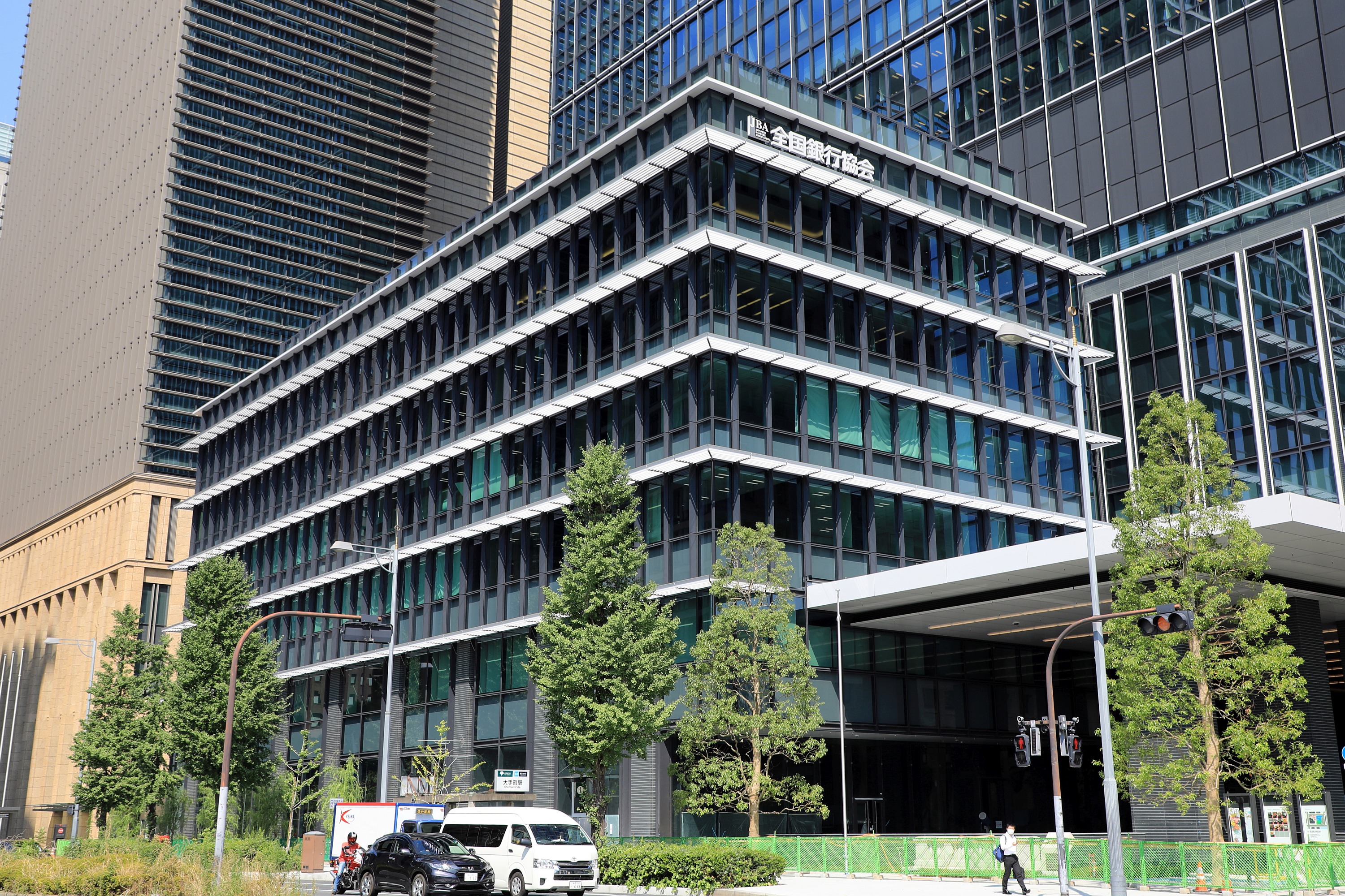 地上29階 みずほ丸の内タワー や 銀行会館 丸の内テラス が9月30日に竣工 村野藤吾作品の 旧日本興業銀行本店 の跡地です 超高層マンション 超高層ビル