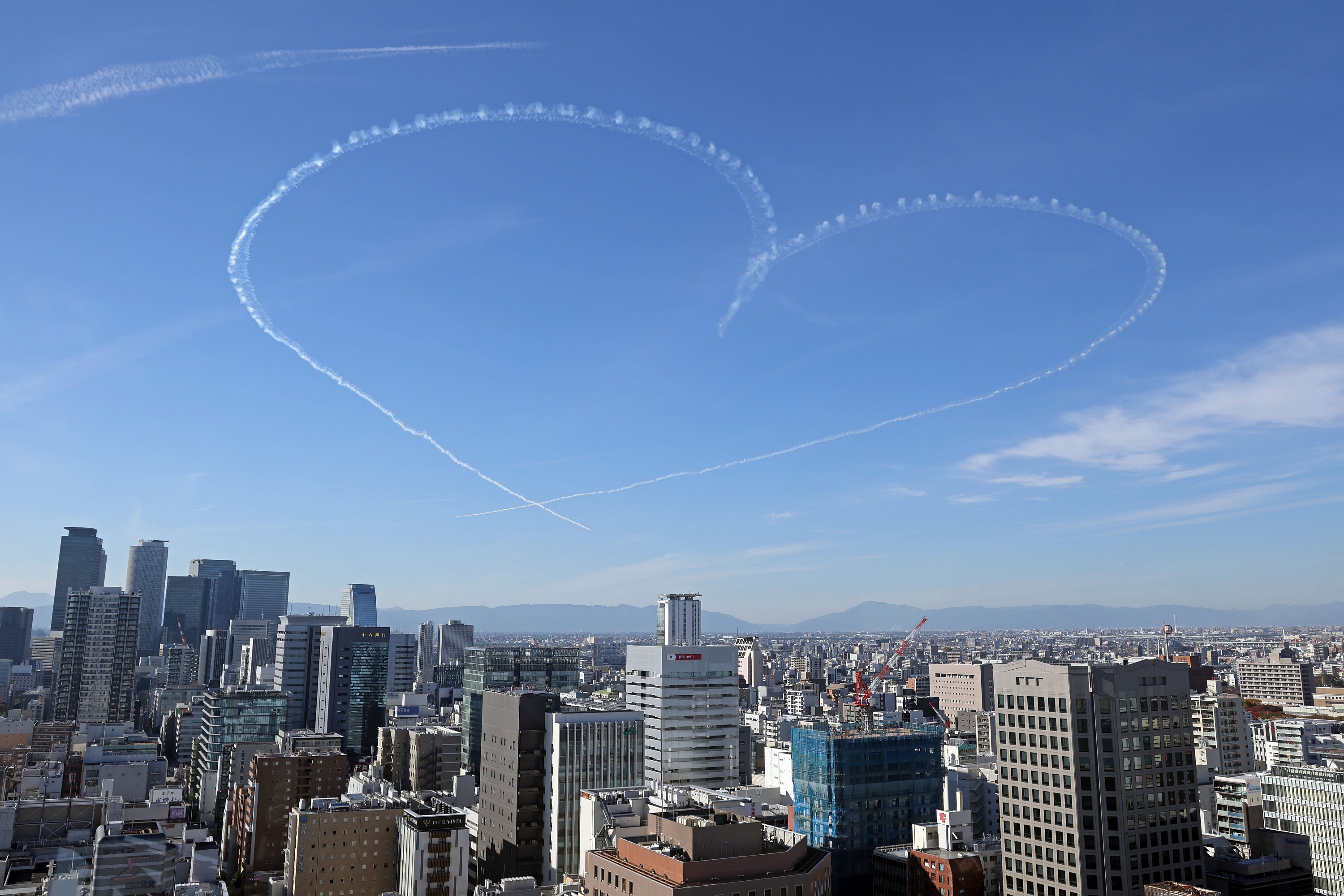 愛知県政150年「ブルーインパルス」展示飛行（予行飛行）と地上25階