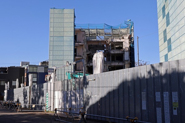 ËÌÀÄ»³»°ÃúÌÜÃ϶è»Ô³¹ÃϺƳ«È¯»ö¶È