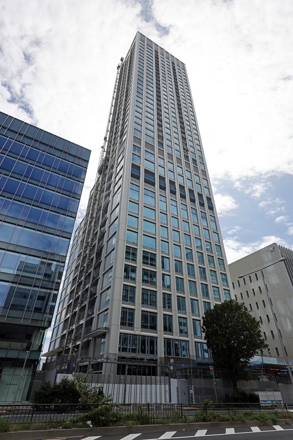 浮かぶビル鉄アレイ 木造と鉄骨造のハイブリッド建築の銀座髙木ビル 銀座7丁目に