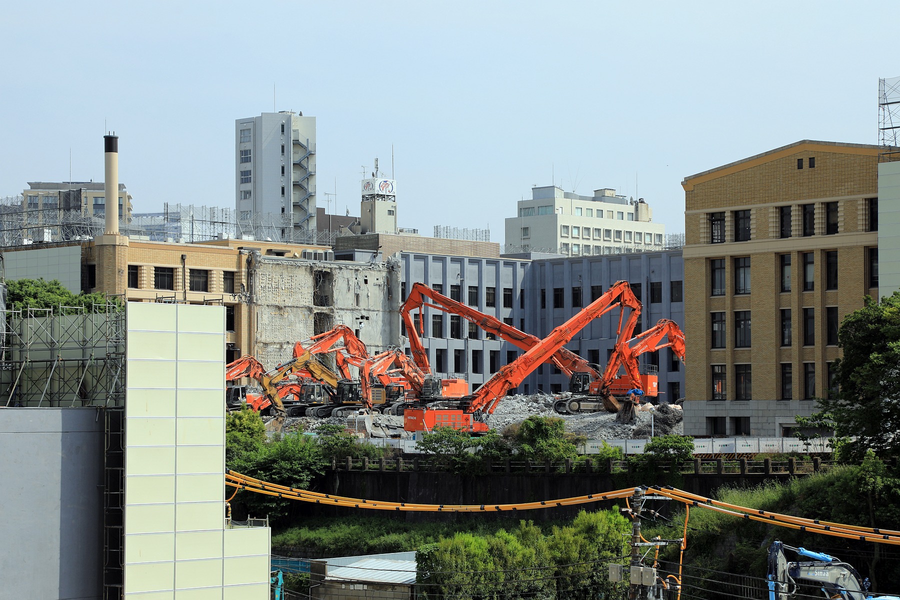 麻布郵便局解体中 高さ323m 263m 233m 虎ノ門 麻布台地区 の既存ビル解体状況 19 5 12 超高層マンション 超高層ビル