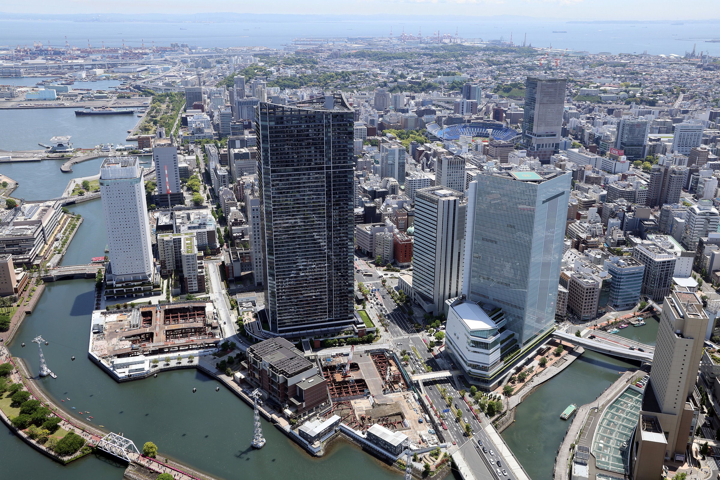 地上21階、高さ99.99m「(仮称)横浜市中区海岸通計画」の建設状況