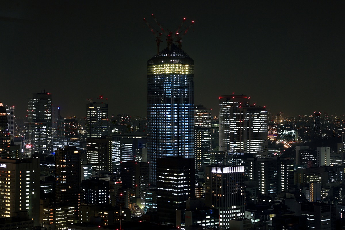世界貿易センタービルから見た 東京タワー の五輪招致の特別ライトアップとおまけで虎ノ門ヒルズ 超高層マンション 超高層ビル