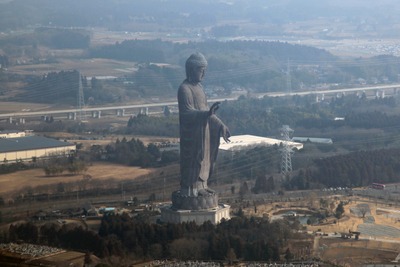 牛久大仏のセスナによる空撮