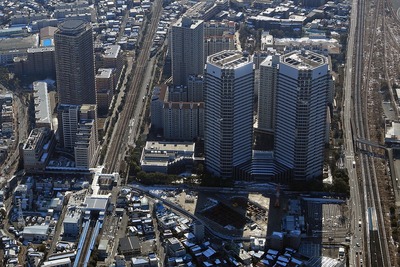 新川崎の超高層ビル群の空撮