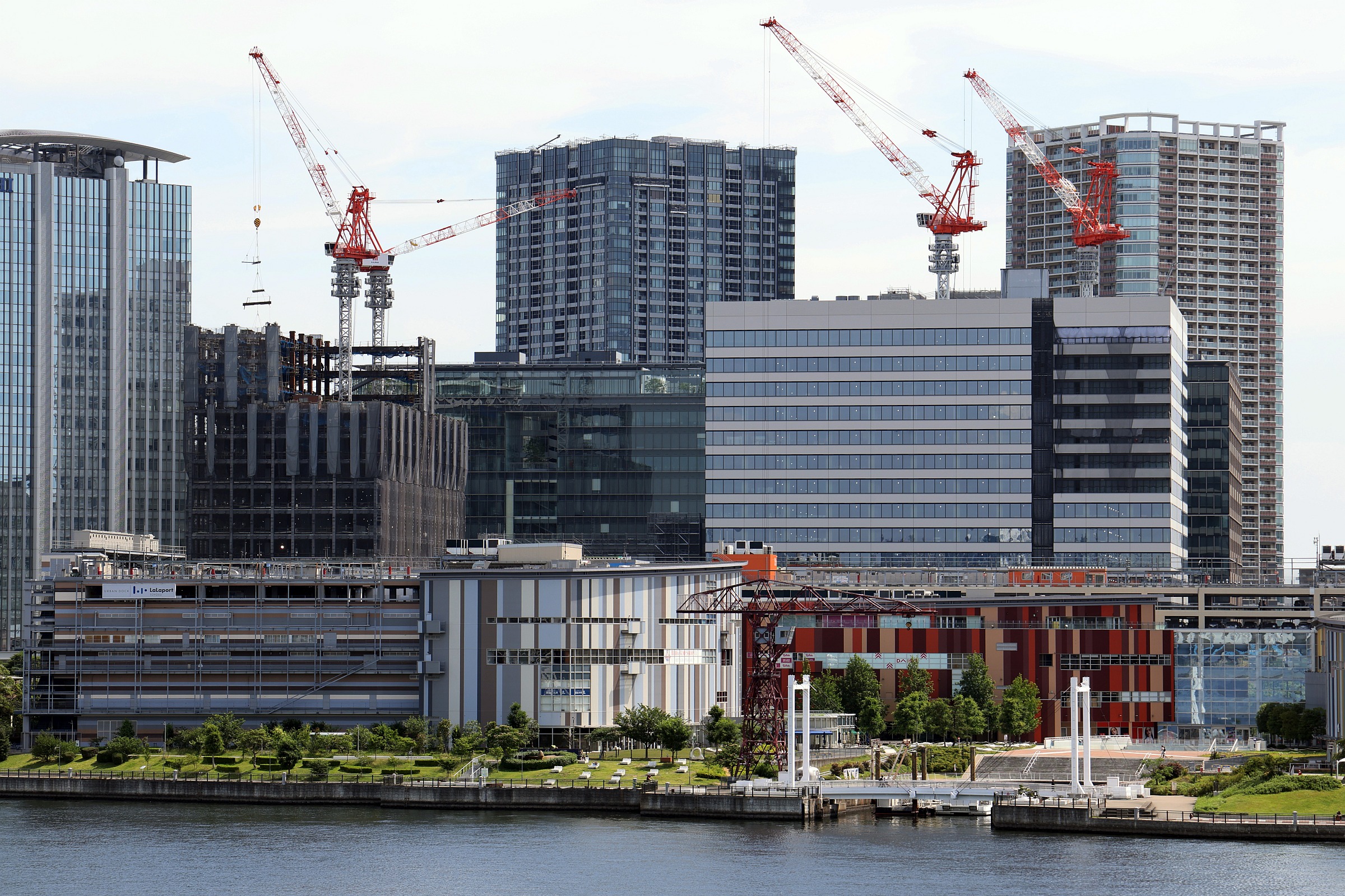 地上18階、高さ97.965m「(仮称)豊洲4-2街区開発計画」の建設状況 地上18階、高さ97.965m「(仮称)豊洲4-2街区開発計画」の建設状況