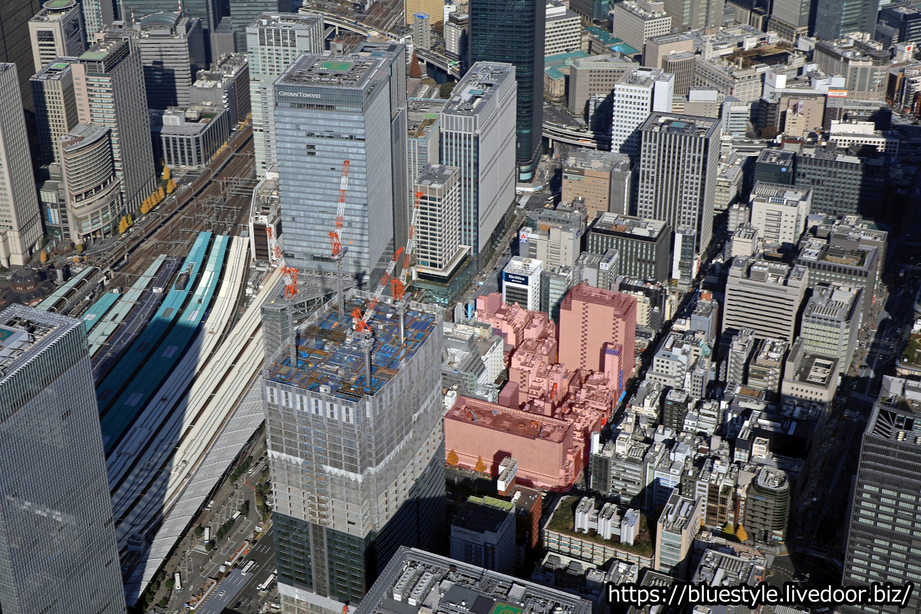 地上51階 高さ250m 東京駅前八重洲一丁目東b地区第一種市街地再開発事業 の既存ビル解体状況 空撮5枚掲載しています 12 18 19 超高層マンション 超高層ビル