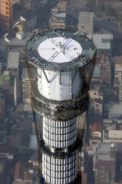 東京スカイツリーの先端の空撮