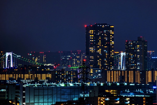 江戸川区から見た夜のブランズタワー豊洲