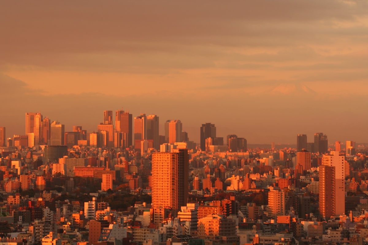 朝焼けに染まる街 超高層マンション 超高層ビル