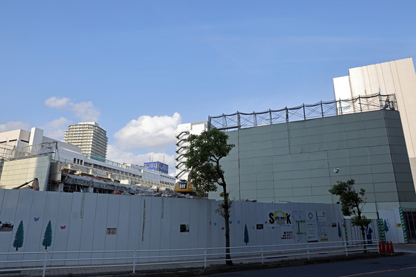 解体工事中の西武船橋店