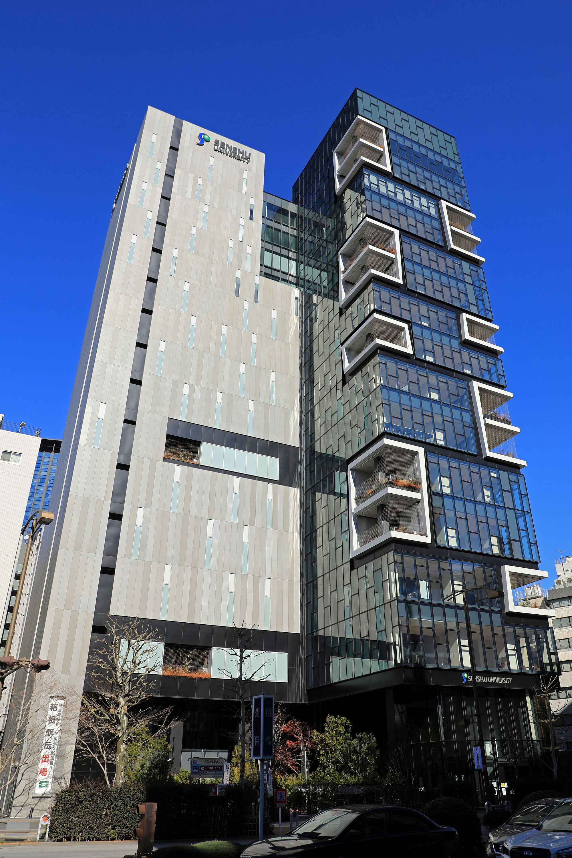 各階にテラス 地上16階 高さ78 94m 専修大学神田キャンパス10号館 140年記念館 の様子 21 1 10 超高層マンション 超高層ビル 各階にテラス 地上16階 高さ78 94m 専修大学神田キャンパス10号館 140年記念館 の様子 21 1 10 超高層マンション 超高層ビル