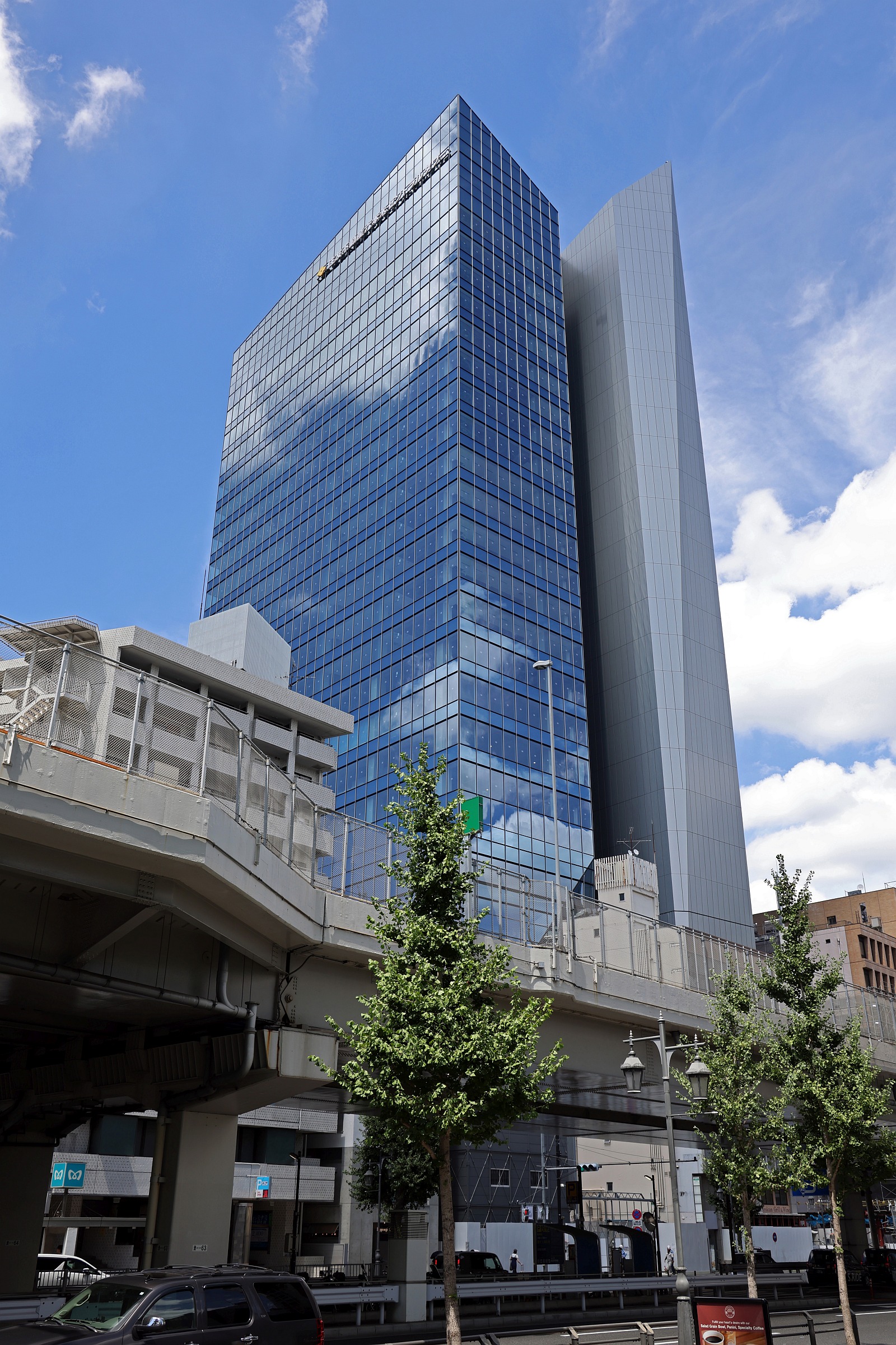 地上21階、高さ140.96m「住友不動産六本木セントラルタワー」の