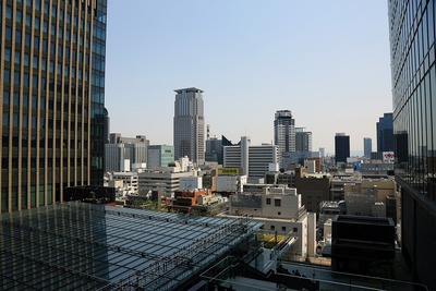 グランフロント大阪 北館のテラスから茶屋町方面の眺め