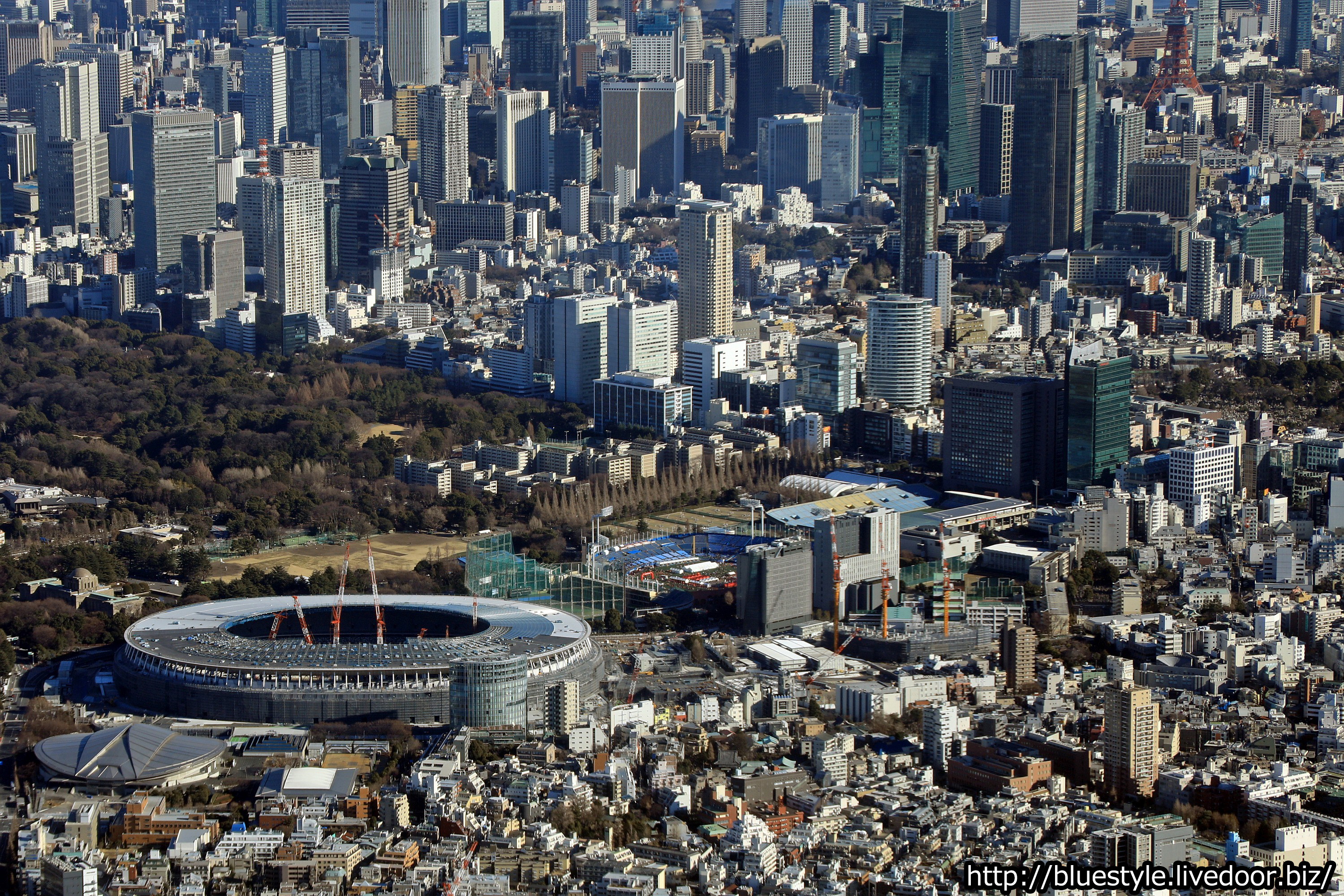 神宮外苑地区市街地再開発事業」により伊藤忠本社ビルが地上38階