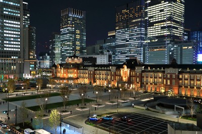 東京駅丸の内駅前広場