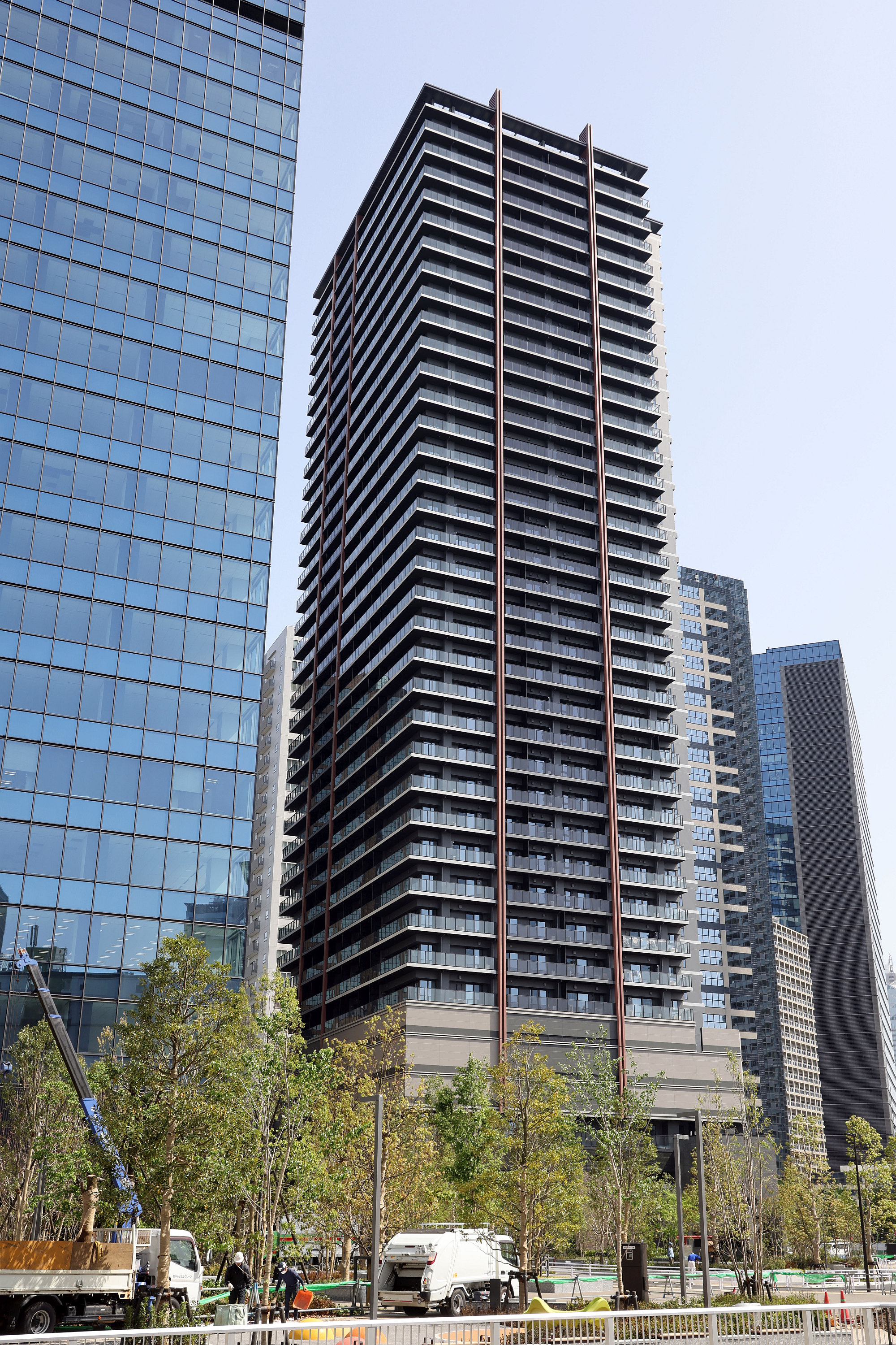 完成した地上35階、高さ131.57m「シティタワー新宿」の様子！目の前に