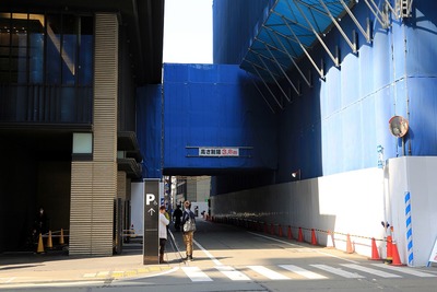 室町東三井ビルディングと繋ぐ通路