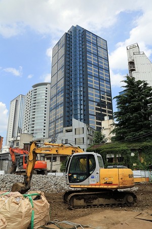 西新宿五丁目中央北地区第一種市街地再開発事業の既存建物解体工事